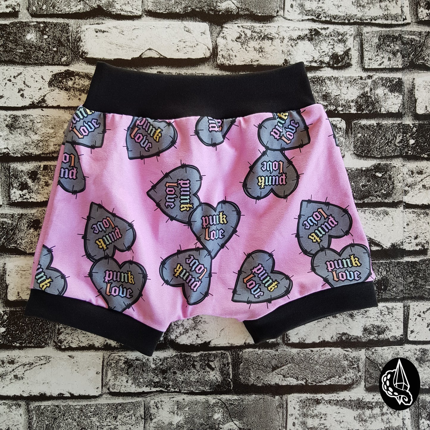 Harem Short "Punk Love"