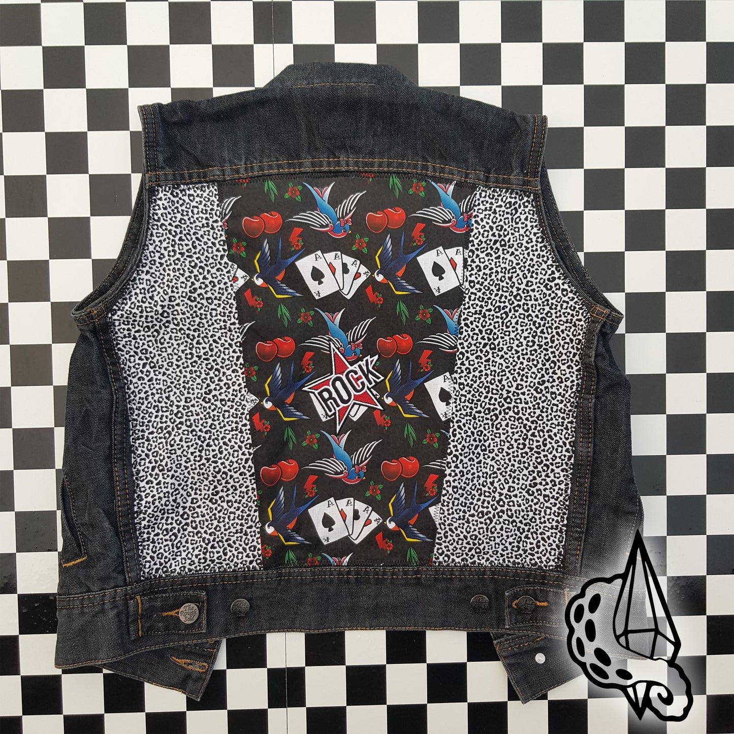 Upcycling/ Veste à patchs customisée, "Rock'N'Roll", Taille 10 ans